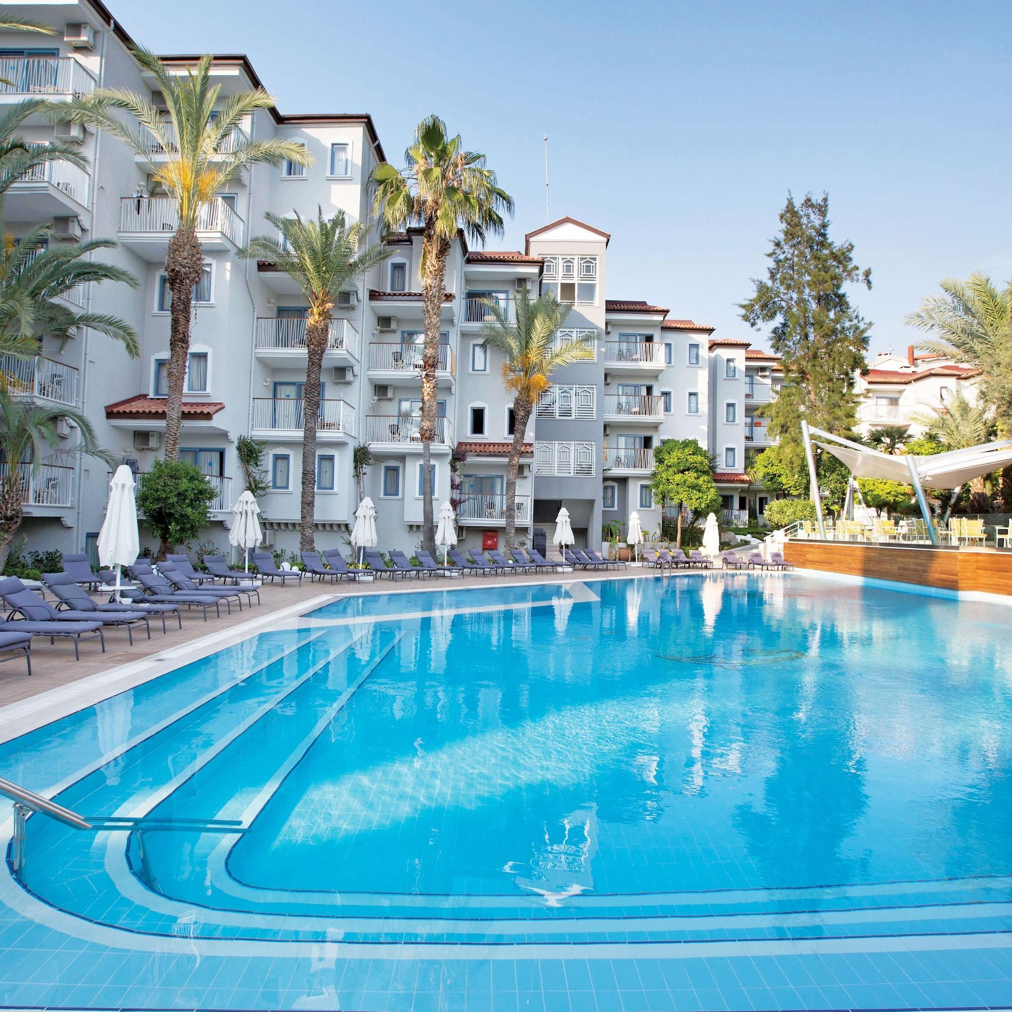Paloma Marina Suites - Adult Only 库萨达斯 外观 照片