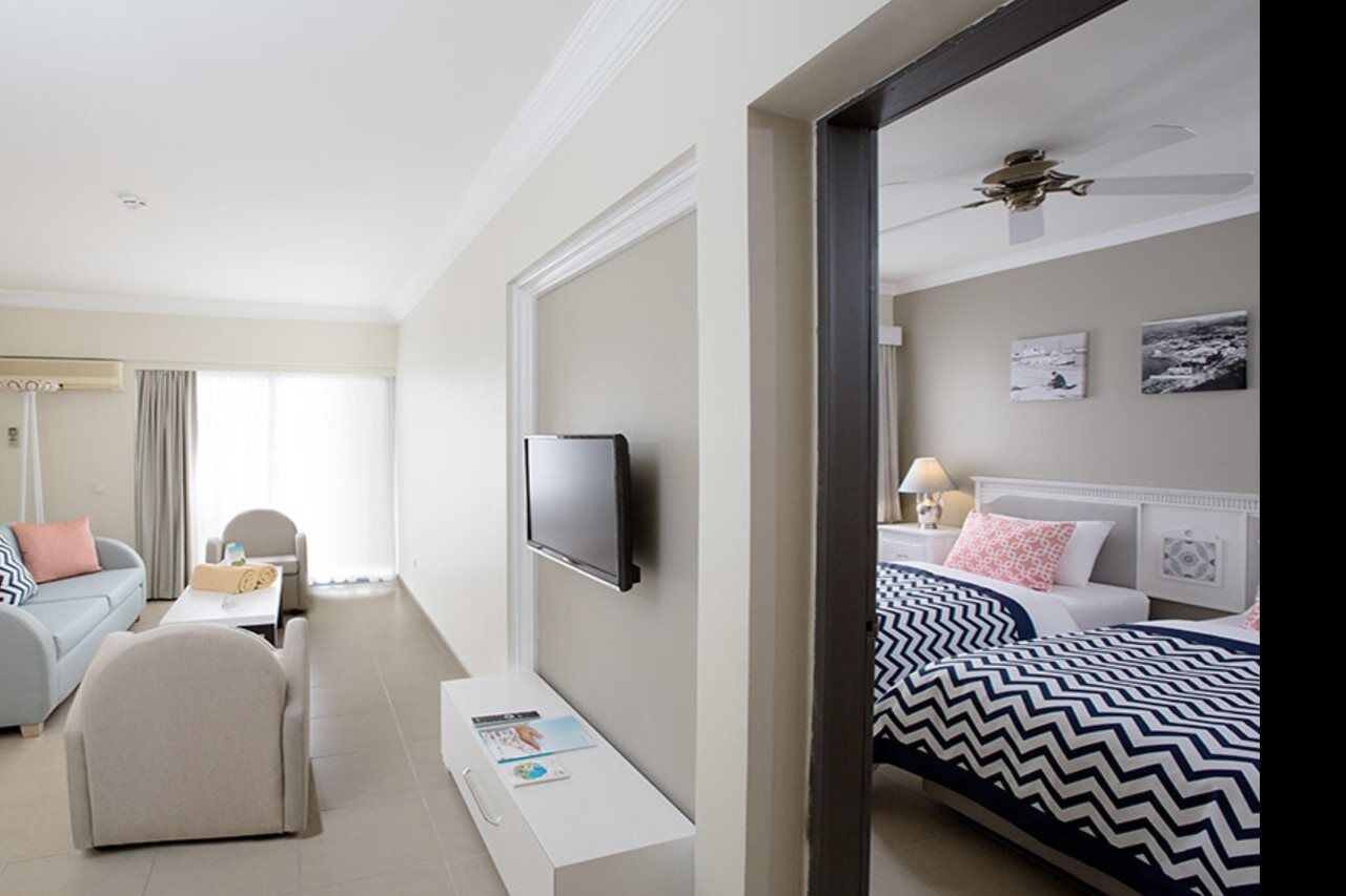 Paloma Marina Suites - Adult Only 库萨达斯 外观 照片